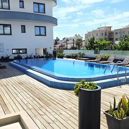 Appartement Pool View Paradise - Stylish 1br Retreat *