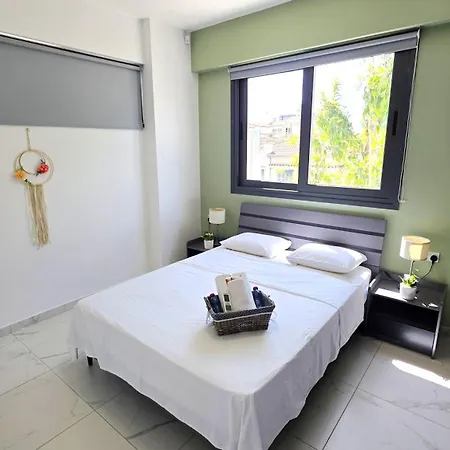 Appartement Pool View Paradise - Stylish 1br Retreat *