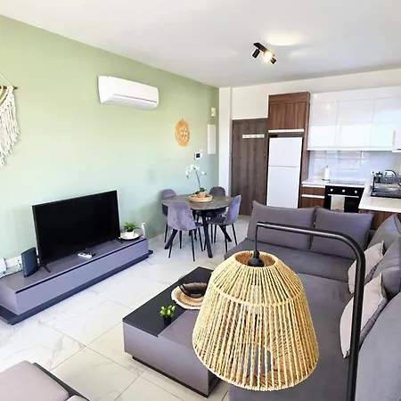Pool View Paradise - Stylish 1br Retreat Appartement *