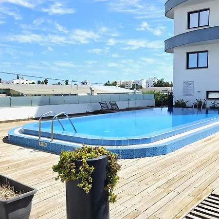Appartement Pool View Paradise - Stylish 1br Retreat *